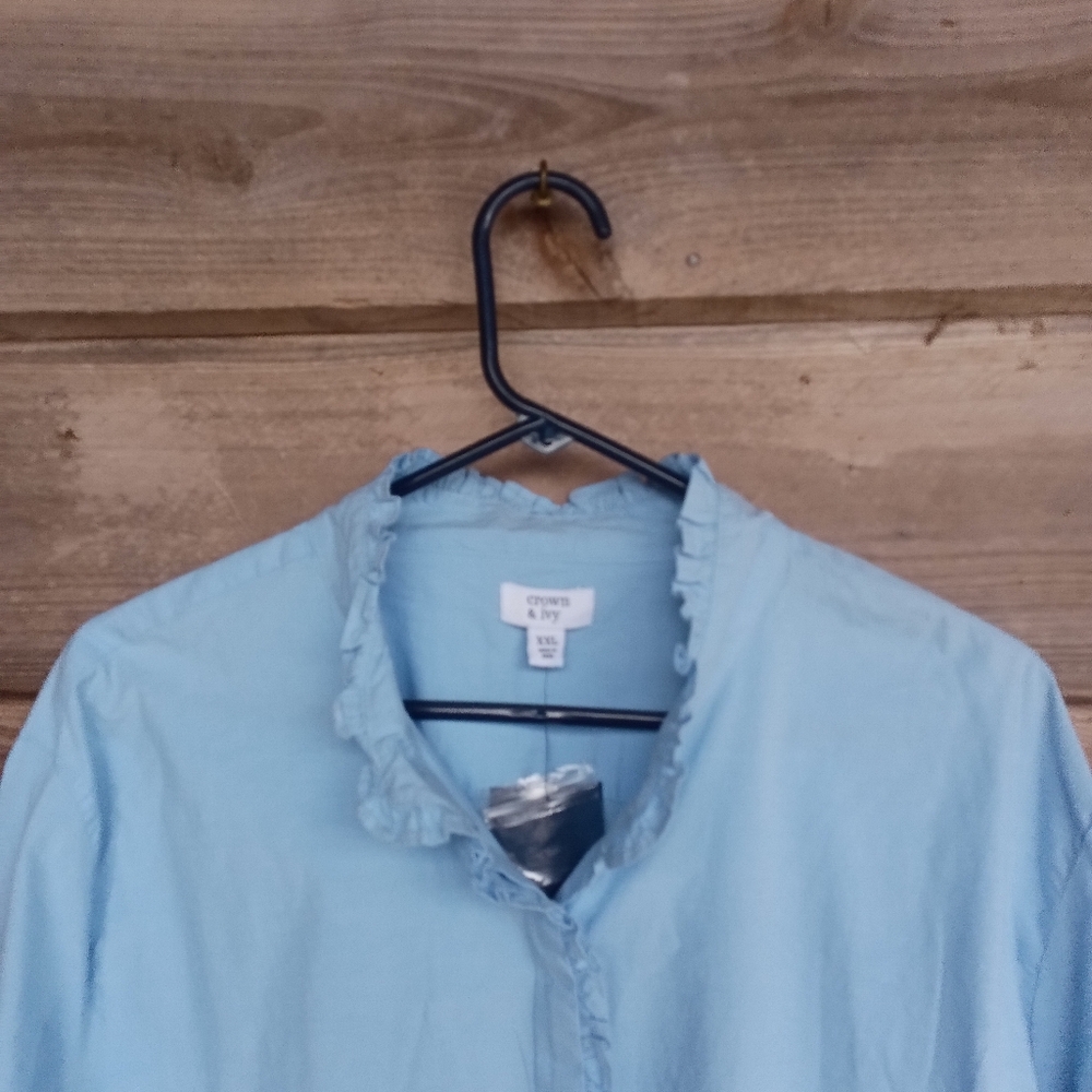 🆕 Crown & Ivy Poplin Ruffle Button Down Top - Picture 4 of 11